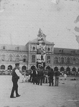 Archivo:Colla Nova Xiquets de Valls - 3de7 - Concurs de castells de Barcelona 1902