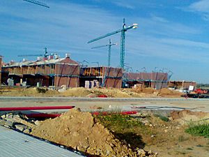 Archivo:Construcción de viviendas unifamiliares