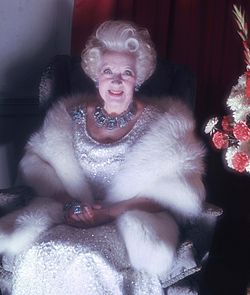 Dame Barbara Cartland Allan Warren.jpg