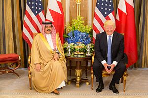 Archivo:Donald Trump meets with King Hamed bin Issa of Bahrain, May 2017