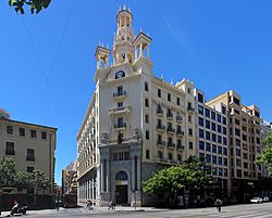 Edificio del Instituto Nacional de Previsión en Valencia.jpg