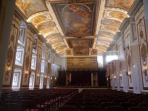 Archivo:Eisenstadt Schloss Esterházy Innen Haydnsaal 2