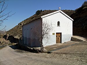 Archivo:Ermita de Aradon-Alcanadre-3932