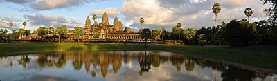 Archivo:Evening view of Angkor Wat Temple, Angkor, Cambodia