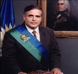 Foto de Enrique Mendoza gobernador de Miranda 2002.jpg