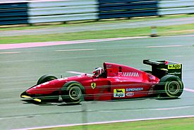 Archivo:Gerhard Berger - Ferrari 412T1B at the 1994 British Grand Prix (32418632951)