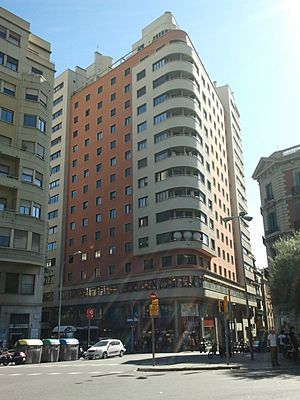 Gratacels Urquinaona (Edifici Fàbregas) - (Barcelona).jpg