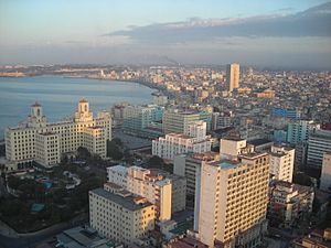 Archivo:Hotel Nacional y Malecon de La Habana