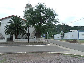 Iglesia y cerro en Villa La Punta.JPG
