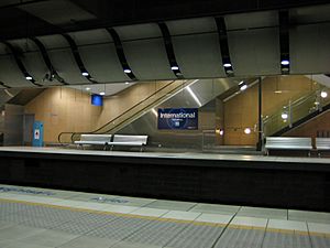 Archivo:International railway station Sydney platforms