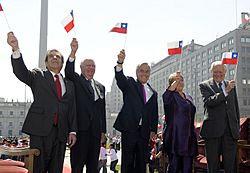 Archivo:Izamiento de la Gran Bandera Nacional - Presidentes de Chile