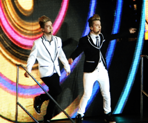 Archivo:John & Edward (Live X Factor 2010) 3
