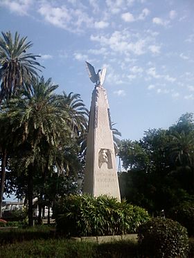 Archivo:Monumento a Salvador Rueda (Málaga)