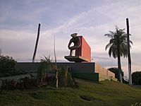 Archivo:Monumento aos Garimpeiros