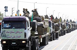 Archivo:Parade of IRGC tank transporters