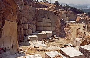 Archivo:Porriño quarries
