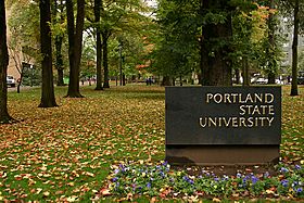 Archivo:Sign at entry to Portland State University (2004)