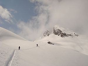 Archivo:Skiing azure pass