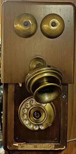 Archivo:Teléfono retro