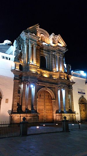 Archivo:Vista nocturna de la iglesia de El Sagrario, centro histórico de Quito, agosto 2018