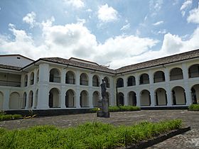 Archivo:Vista trasera de la casa museo Guillermo Valencia