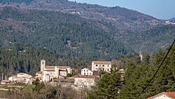 Vue du village de Prades (Ardèche).jpg