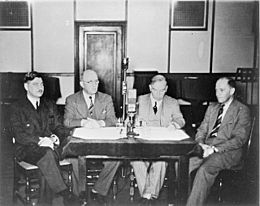 Archivo:WLMK cabinet broadcasting address after British WWII declaration