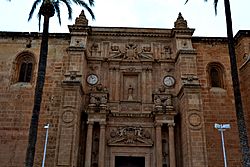 Archivo:Площадь перед Кафедральным собором в Альмерии.