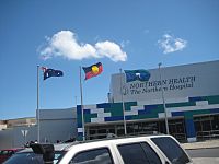 Archivo:Aboriginal flags Nothern Hospital Epping