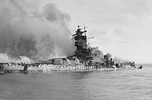 Archivo:Admiral Graf Spee Flames
