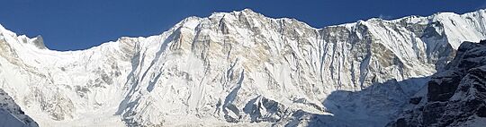 Archivo:Annapurna I during sunrise pan