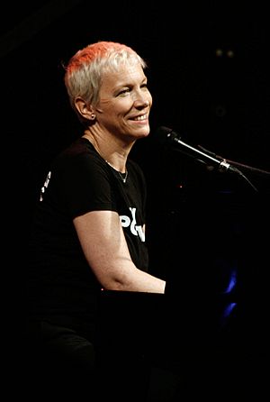 Archivo:Annie Lennox SING campaign, Vienna 2010 b