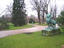 Archivo:Auguste Cain - Le Lion de Nubie et sa Proie 1