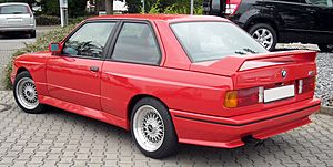 Archivo:BMW M3 E30 rear 20090514