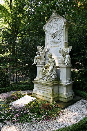 Archivo:Bonn graveyard robert schumann 20080509