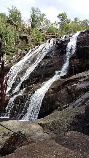 Archivo:Cascada de Los Caozos
