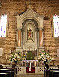 Archivo:Catedral de Medellin-Retablo Transepto Oriental