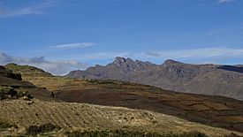 Cerro Segosh desde Jatun Parara 08989.jpg