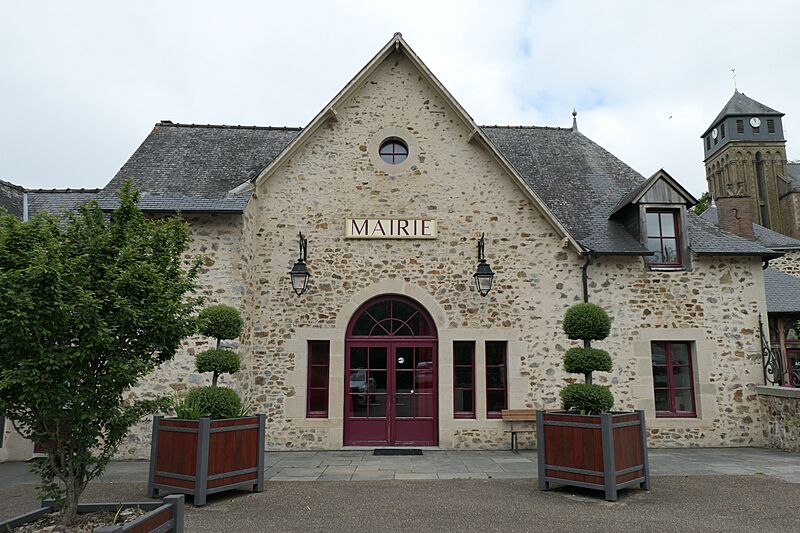 Chailland - mairie 01