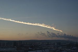 Archivo:Ekaterinburg view of 2013 meteor event