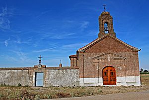 Archivo:Ermita y cementerio en Ventosa del Río Almar