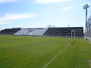 Archivo:Estadio Ciudad de Caseros, del Club Estudiantes de Buenos Aires.