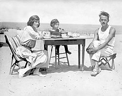 Archivo:Eugene O'Neill, Cape Cod, 1922