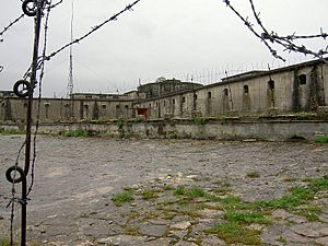 Archivo:Former political prison in Girokaster