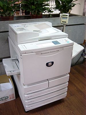 Archivo:Fuji Xerox Document Centre 505 and Taiwan Xerox Walk-In 120D at ROC National Central Library 20101211