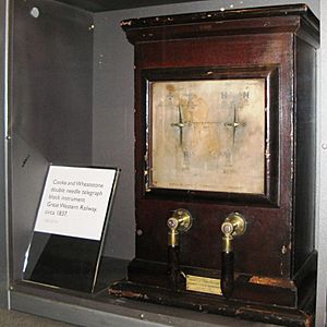 Archivo:GWR Cooke and Wheatstone double needle telegraph instrument