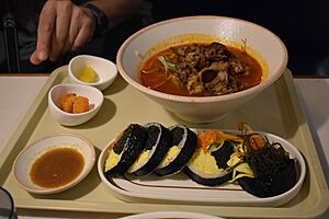 Archivo:Gimbap como acompañamiento
