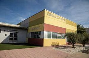Archivo:Gimnasio de Robres