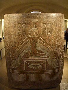 Archivo:Goddess Nephthys with gold hieroglyph, Louvre