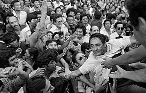 Archivo:José Napoleón Duarte lider del PDC regresa a El Salvador tras siete años de exilio en Venezuela - San Salvador, 1979